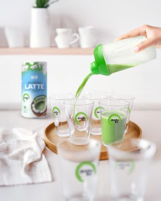 💚 Chceš rychlý, chutný a veganský nápoj, který zasytí i nakopne? ☕ Vyzkoušej Bio Matcha Tea Vegan Latte — stačí 1 lžíce +...